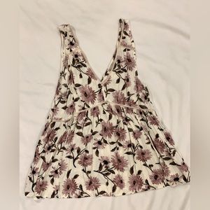American Eagle Top Size L. White and Pink Floral.